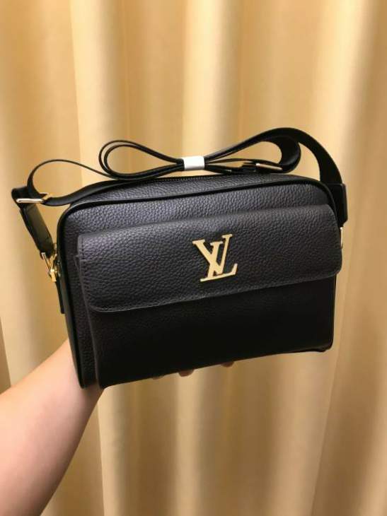 Picture of Louis Vuitton Mens Bags _SKUfw134077752fw